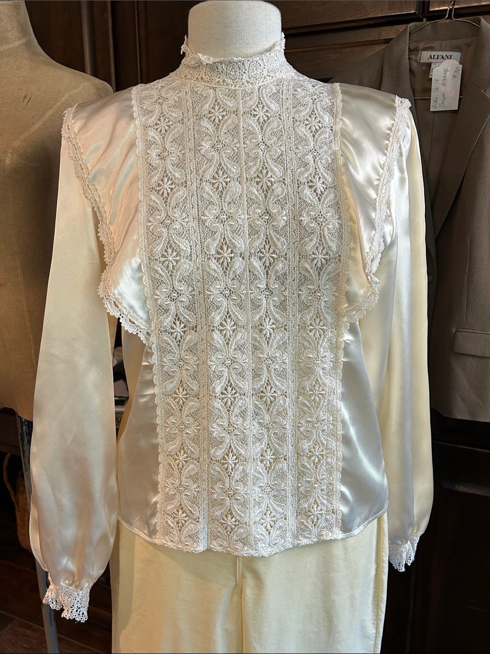 Sonja Ratay Sz M Ivory Lace Front Crochet Detail Formal Blouse